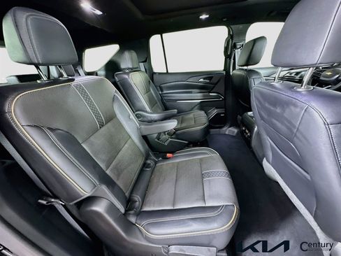 Used 2025 Chevrolet Traverse High Country AWD/4WD image 29