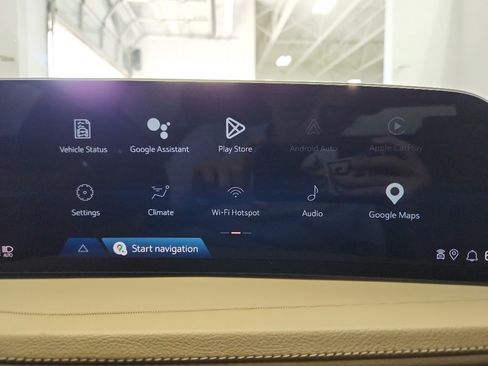 Used 2024 Cadillac XT4 Luxury w/ Cold Weather Package image 17