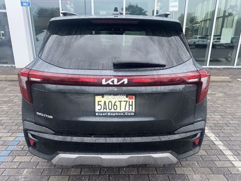Used 2025 Kia Seltos EX FWD image 9