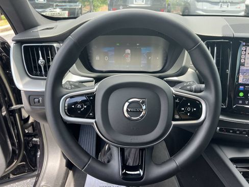 Used 2022 Volvo XC60 B5 R-Design w/ Advanced Package FWD image 18