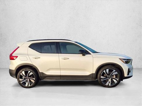 Used 2026 Volvo XC40 B5 Ultra w/ Protection Package Premier AWD/4WD image 4