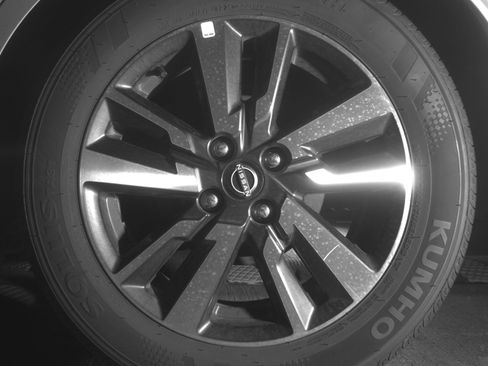 Used 2025 Nissan Versa SV image 14