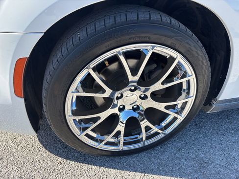 Used 2019 Chrysler 300 Limited image 23