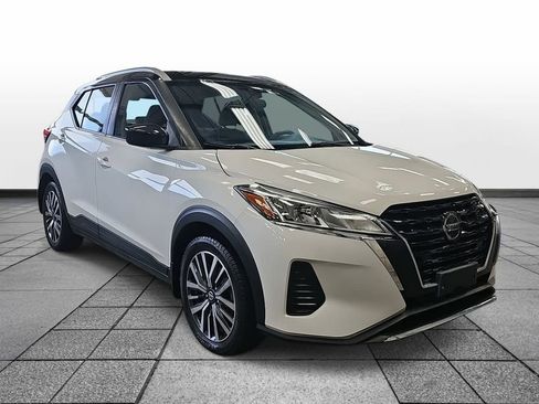 Used 2021 Nissan Kicks SV image 3
