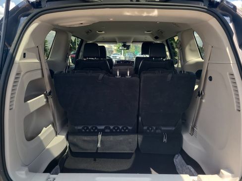 Used 2023 Chrysler Pacifica Touring-L FWD image 25