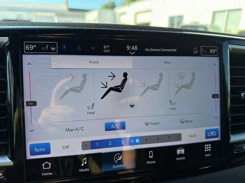Used 2025 Chrysler Pacifica Select FWD image 5