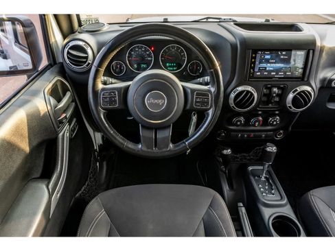 Used 2016 Jeep Wrangler Unlimited Sahara w/ Connectivity Group image 18