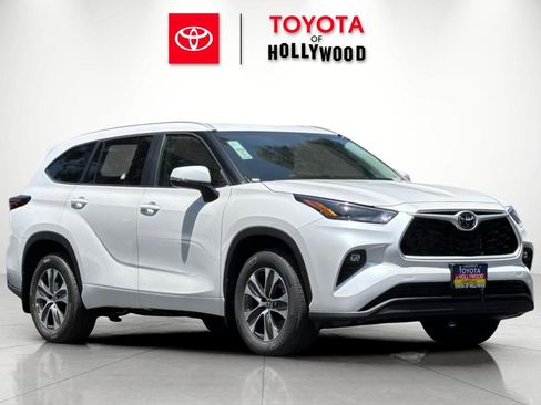 New 2026 Toyota Highlander XLE AWD/4WD image 2
