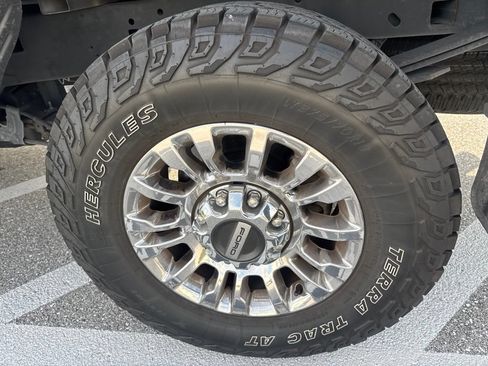Used 2022 Ford F250 XLT w/ XLT Premium Package AWD/4WD image 11