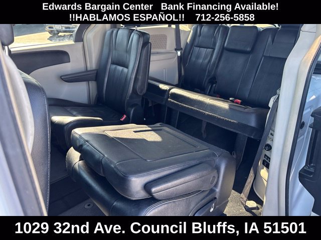 Used 2016 Chrysler Town & Country Touring FWD image 9