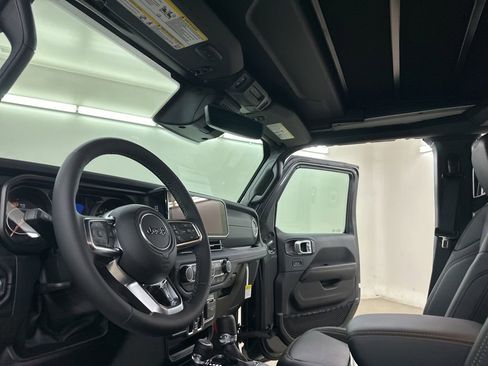 New 2026 Jeep Wrangler Unlimited Sahara AWD/4WD image 27
