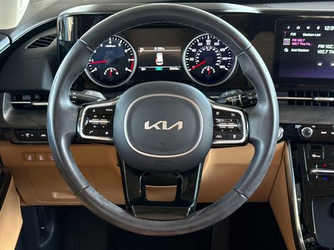 Used 2024 Kia Carnival EX FWD image 13