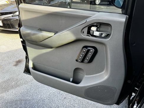 Used 2011 Nissan Frontier S AWD/4WD image 15