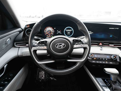 Used 2023 Hyundai Elantra Limited image 21