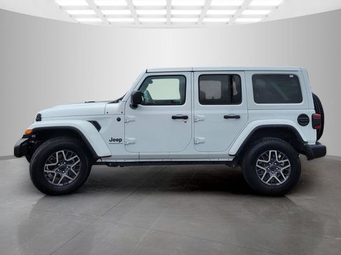 Used 2025 Jeep Wrangler Unlimited Sahara AWD/4WD image 7