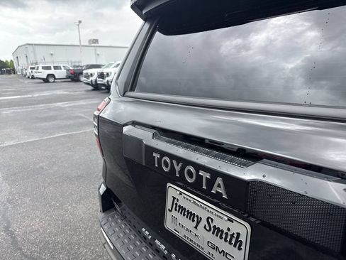 Used 2026 Toyota 4Runner Limited AWD/4WD image 38