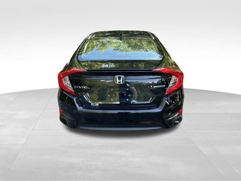Used 2016 Honda Civic Touring image 4