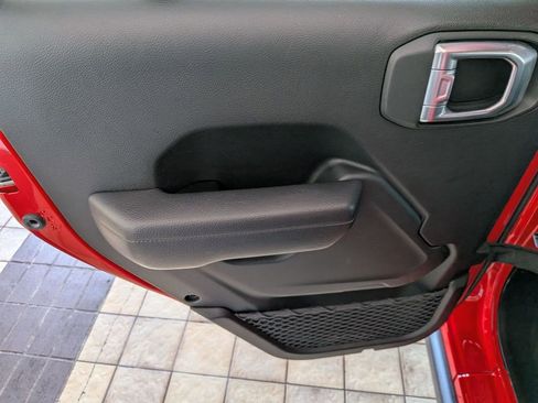 Used 2025 Jeep Wrangler Unlimited Rubicon w/ Convenience Group image 23