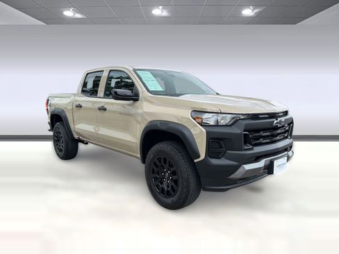 Certified 2024 Chevrolet Colorado Trail Boss w/ Technology Package AWD/4WD image 6