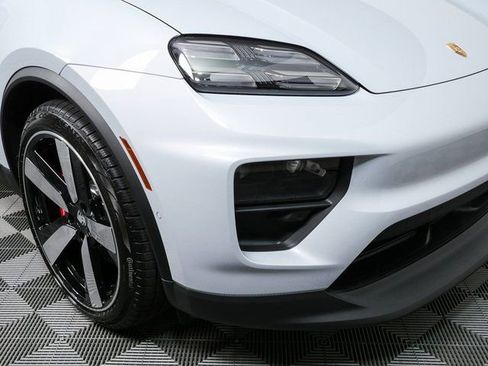 New 2026 Porsche Macan 4S Electric image 38