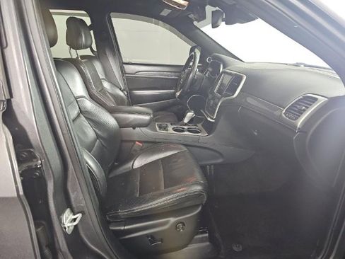Used 2016 Jeep Grand Cherokee SRT image 8