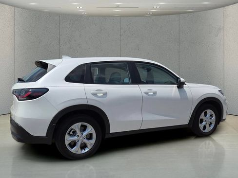 Used 2025 Honda HR-V LX image 3
