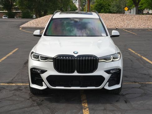 Used 2022 BMW X7 xDrive40i w/ M Sport Package AWD/4WD image 8