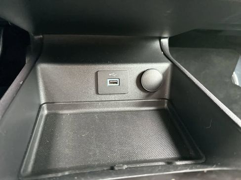 Used 2018 Ford Fusion SE image 32