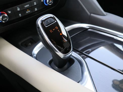 Certified 2018 Buick Enclave Essence FWD image 19