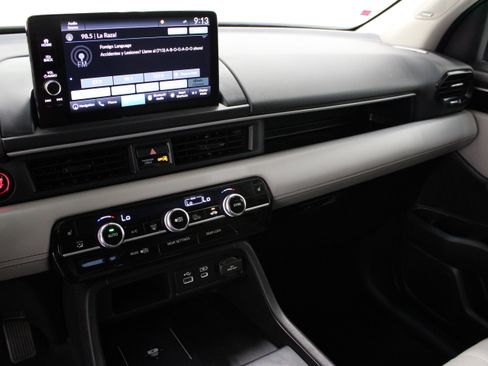 Used 2025 Honda Pilot Touring image 16