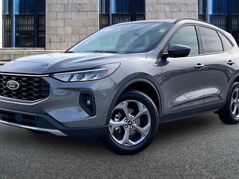 Certified 2025 Ford Escape ST-Line Select AWD/4WD image 2