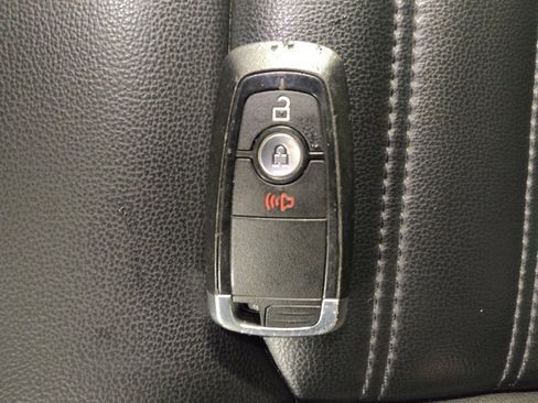 Used 2024 Ford Edge SEL image 32