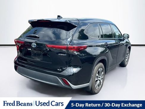 Used 2021 Toyota Highlander XLE AWD/4WD image 10