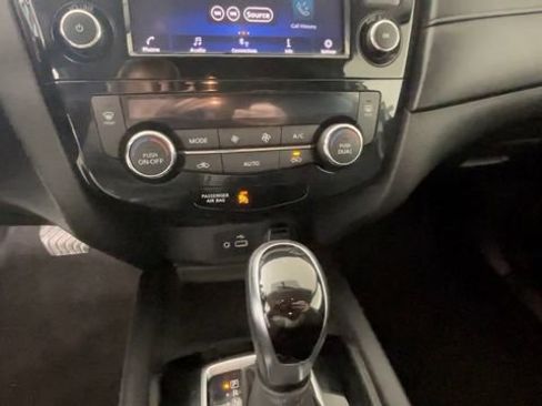 Used 2020 Nissan Rogue S FWD image 27
