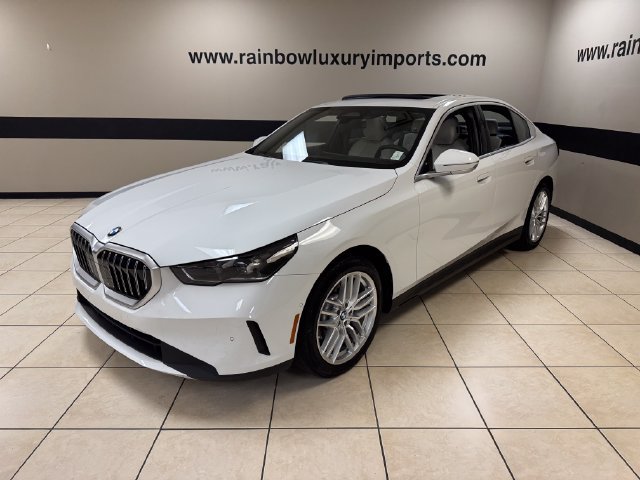 Used 2024 BMW 530i w/ Convenience Package RWD image 3