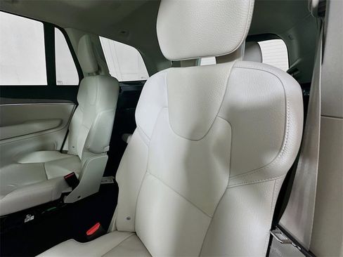 Used 2025 Volvo XC90 T8 Plus w/ Protection Package Premier image 4