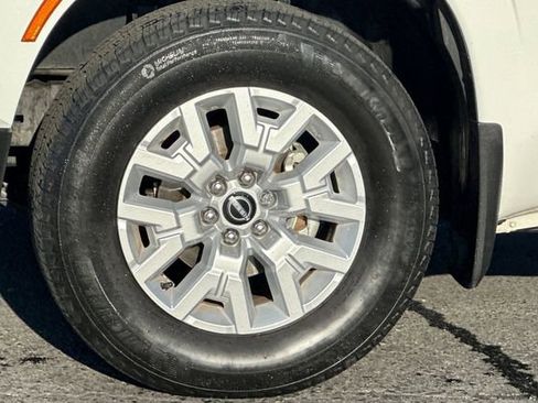 Used 2023 Nissan Frontier SV w/ SV Convenience Package image 34