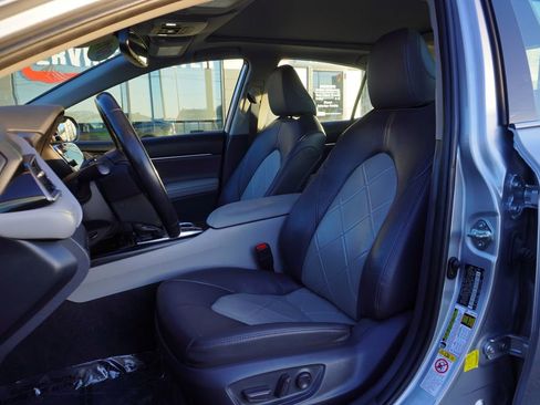 Used 2019 Toyota Camry XLE image 23