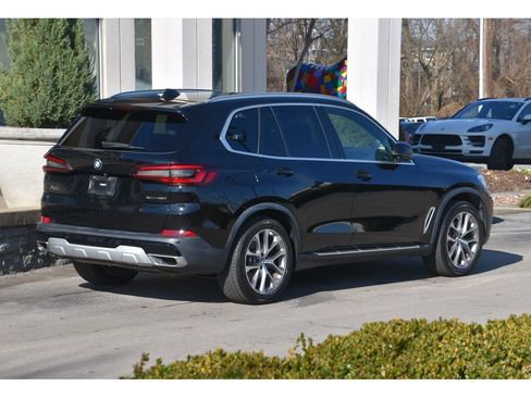 Used 2021 BMW X5 xDrive40i w/ Premium Package image 4