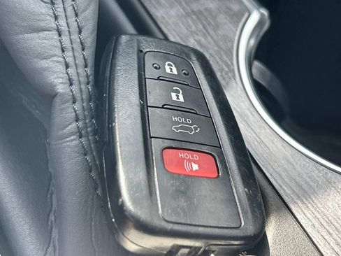 Used 2020 Toyota Highlander Limited AWD/4WD image 39