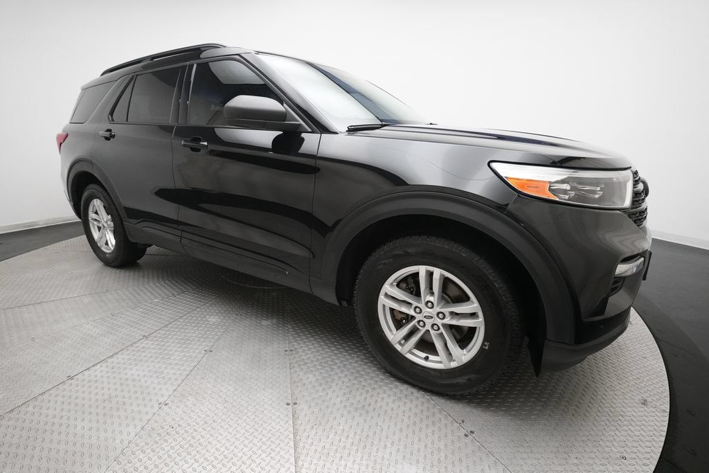 Used 2023 Ford Explorer XLT AWD/4WD image 36