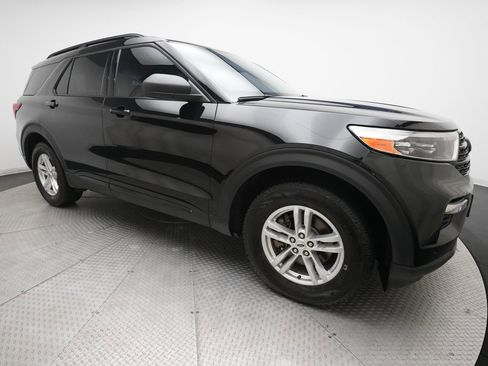 Used 2023 Ford Explorer XLT AWD/4WD image 36
