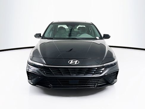 Used 2025 Hyundai Elantra SEL FWD image 2