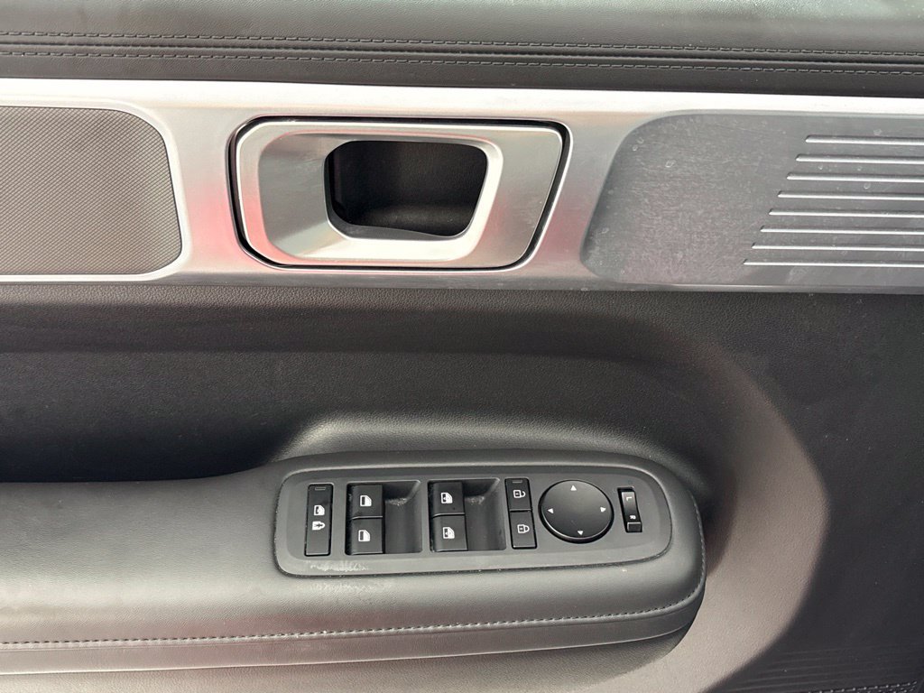 Used 2025 Hyundai Santa Fe SEL FWD image 28
