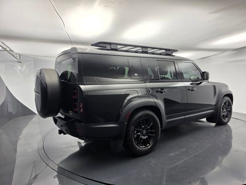 Used 2023 Land Rover Defender 130 SE image 4