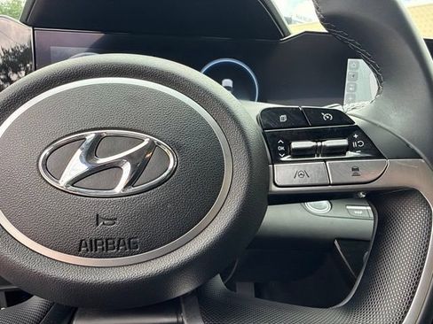 Used 2023 Hyundai Elantra Limited FWD image 39