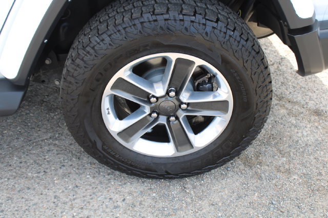 Used 2022 Jeep Wrangler Unlimited Sahara w/ Cold Weather Group AWD/4WD image 11