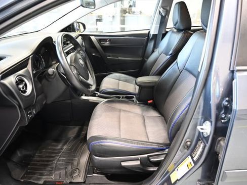 Used 2017 Toyota Corolla SE w/ SE Premium Package FWD image 9