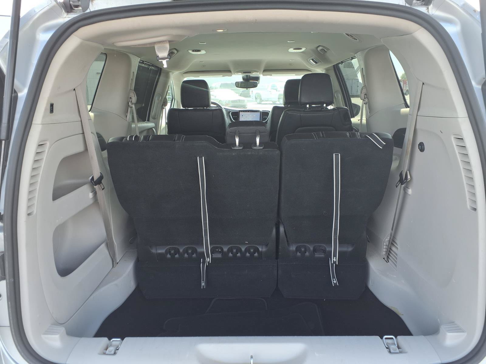 Used 2023 Chrysler Pacifica Touring-L FWD image 30