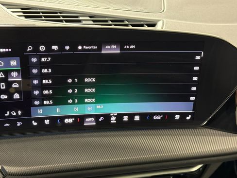 Used 2025 Audi SQ5 Premium Plus w/ Premium Plus Package image 17